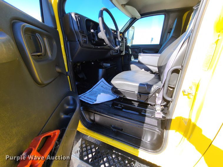 image for item GO9482 2008 GMC C7500  Crew Cab dump truck