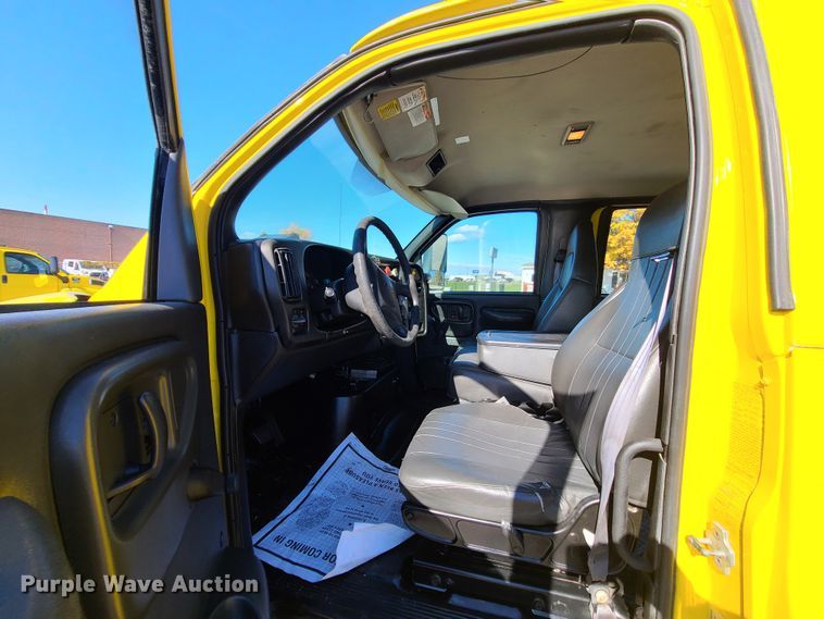 image for item GO9482 2008 GMC C7500  Crew Cab dump truck