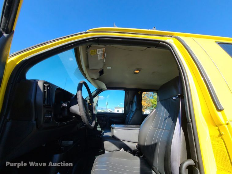 image for item GO9482 2008 GMC C7500  Crew Cab dump truck