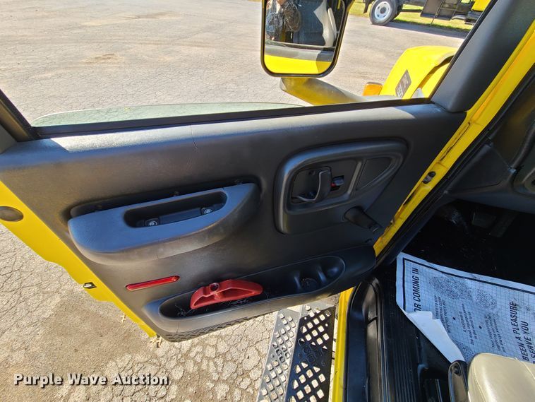 image for item GO9482 2008 GMC C7500  Crew Cab dump truck