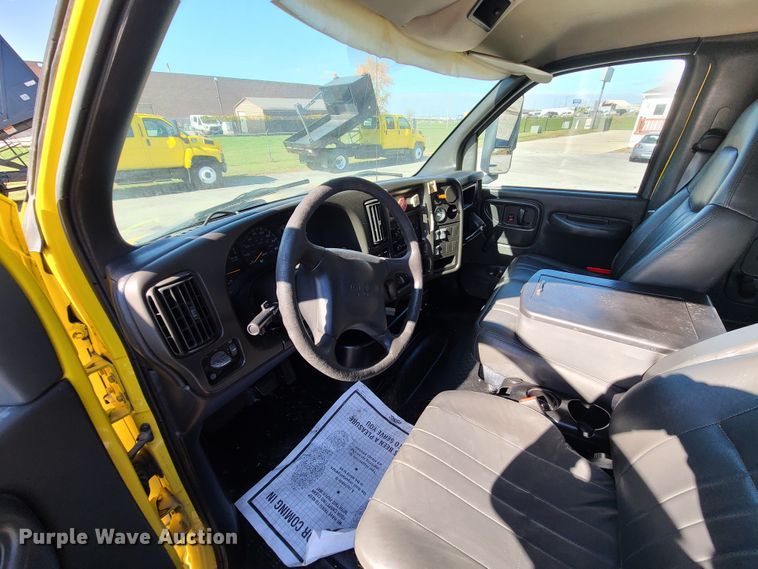 image for item GO9482 2008 GMC C7500  Crew Cab dump truck