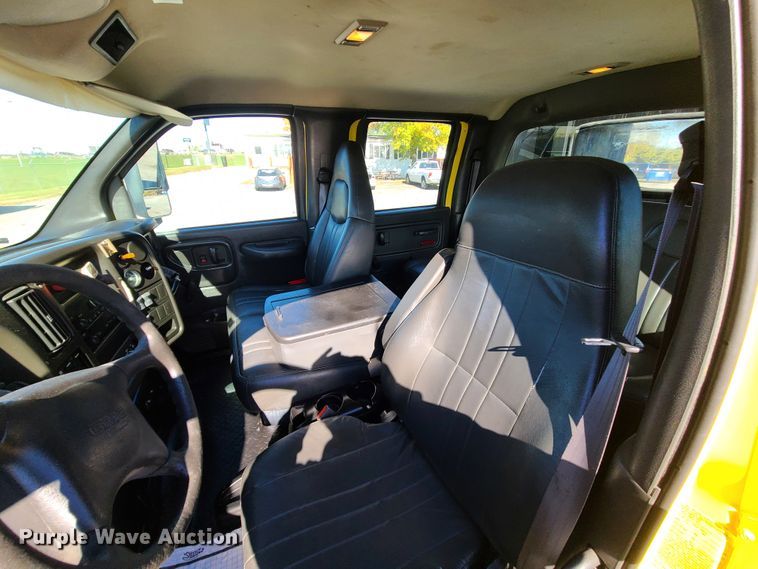 image for item GO9482 2008 GMC C7500  Crew Cab dump truck