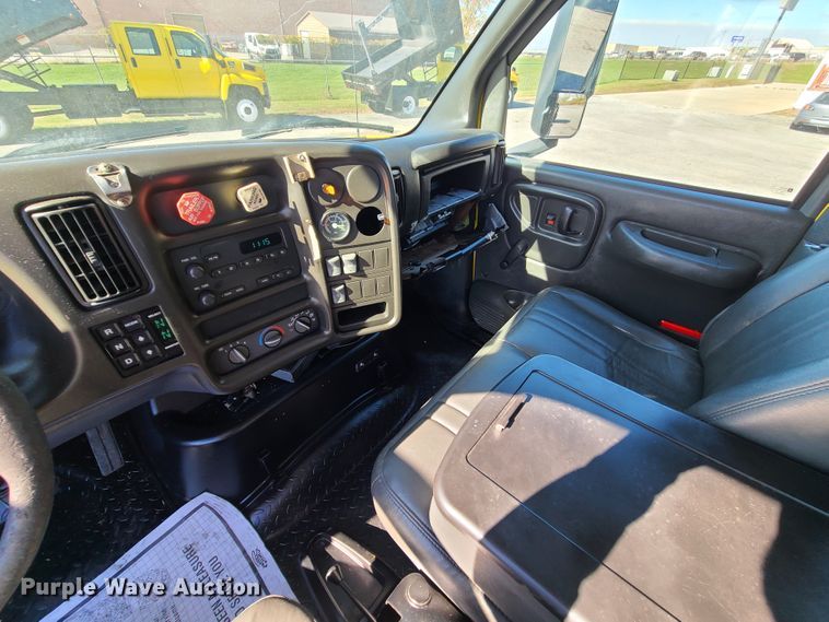 image for item GO9482 2008 GMC C7500  Crew Cab dump truck