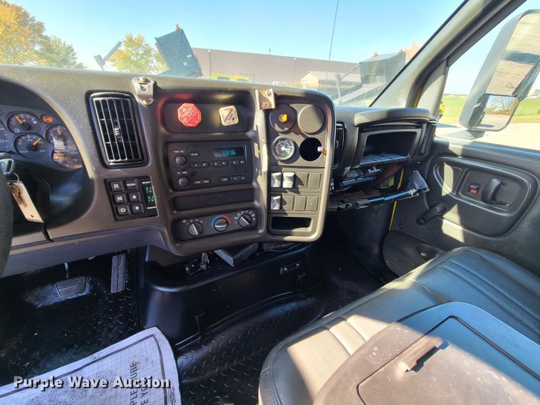 image for item GO9482 2008 GMC C7500  Crew Cab dump truck