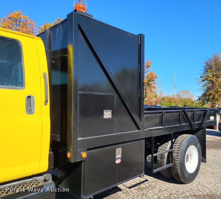 image for item GO9482 2008 GMC C7500  Crew Cab dump truck