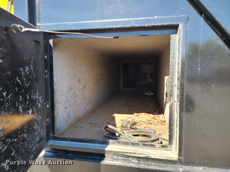 image for item GO9482 2008 GMC C7500  Crew Cab dump truck