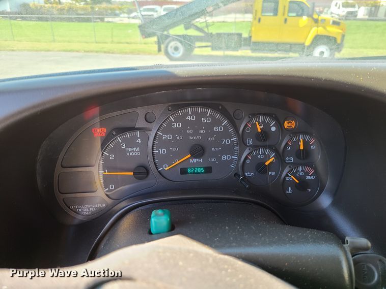 image for item GO9482 2008 GMC C7500  Crew Cab dump truck