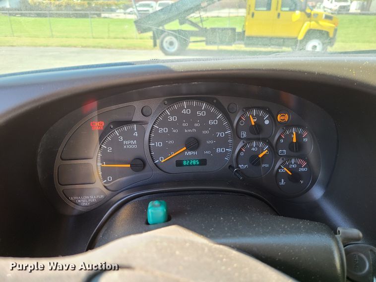 image for item GO9482 2008 GMC C7500  Crew Cab dump truck