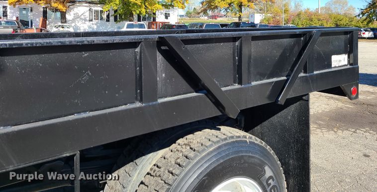 image for item GO9482 2008 GMC C7500  Crew Cab dump truck