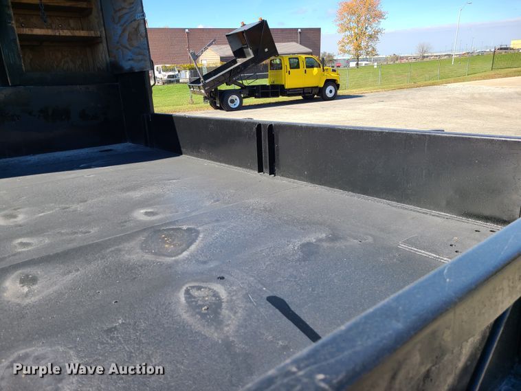 image for item GO9482 2008 GMC C7500  Crew Cab dump truck