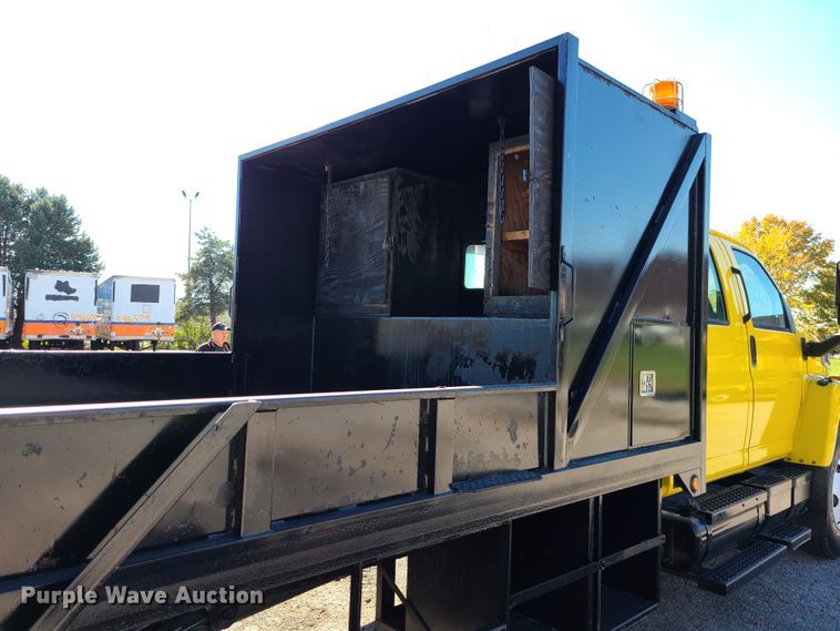 image for item GO9482 2008 GMC C7500  Crew Cab dump truck