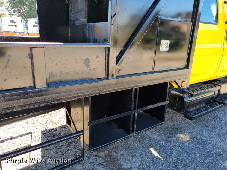 image for item GO9482 2008 GMC C7500  Crew Cab dump truck