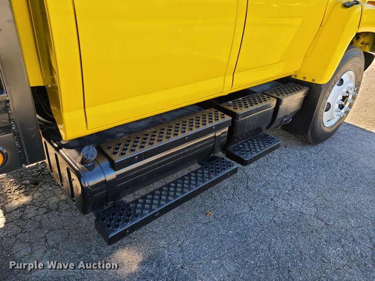 image for item GO9482 2008 GMC C7500  Crew Cab dump truck