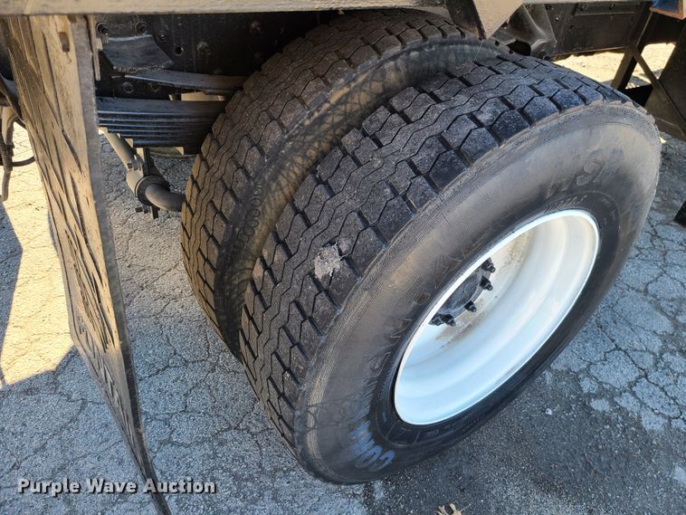 image for item GO9482 2008 GMC C7500  Crew Cab dump truck