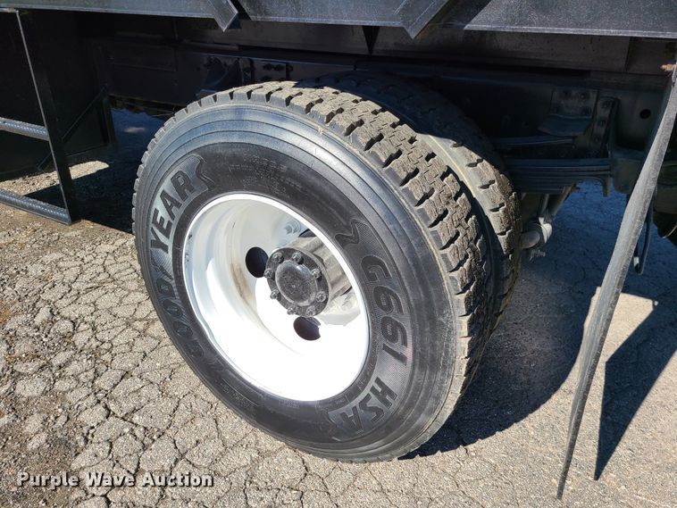 image for item GO9482 2008 GMC C7500  Crew Cab dump truck