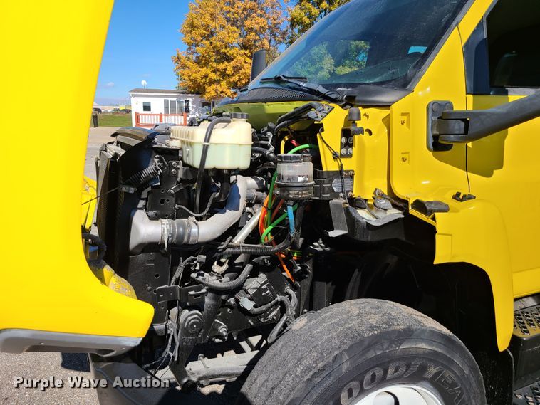 image for item GO9482 2008 GMC C7500  Crew Cab dump truck