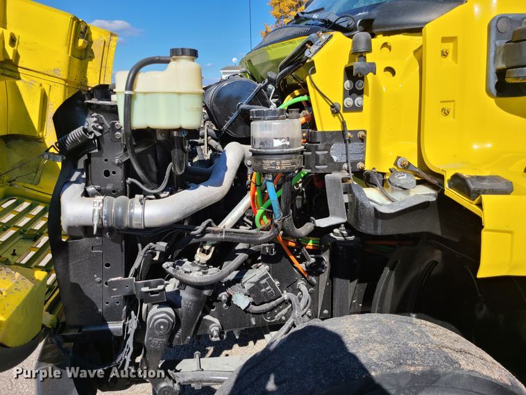 image for item GO9482 2008 GMC C7500  Crew Cab dump truck