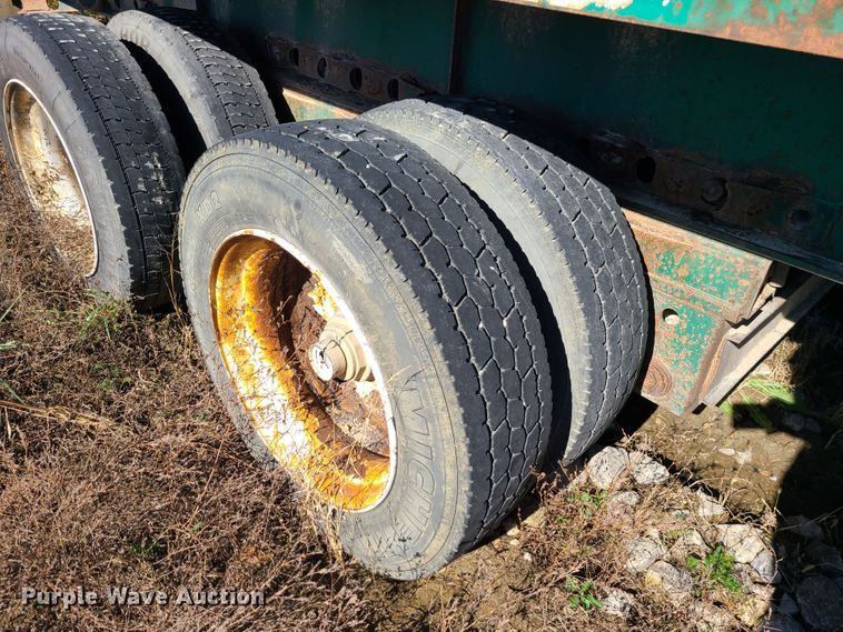 image for item GO9498 1998 Fontaine  flatbed trailer