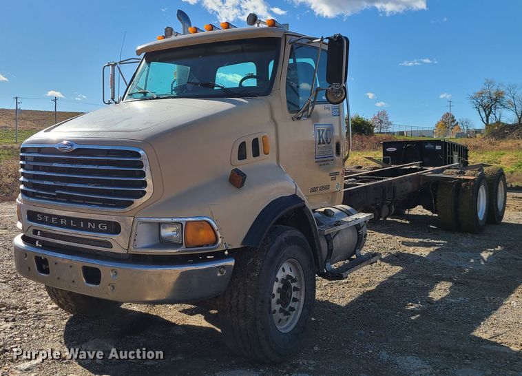 image for item GO9499 2007 Sterling L-Line  truck cab and chassis
