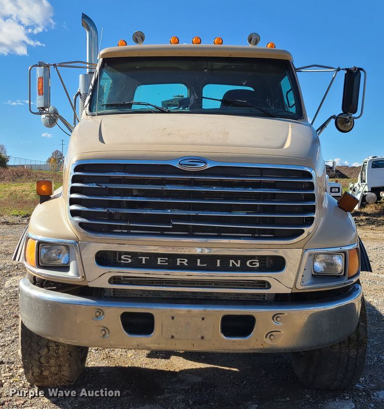 image for item GO9499 2007 Sterling L-Line  truck cab and chassis