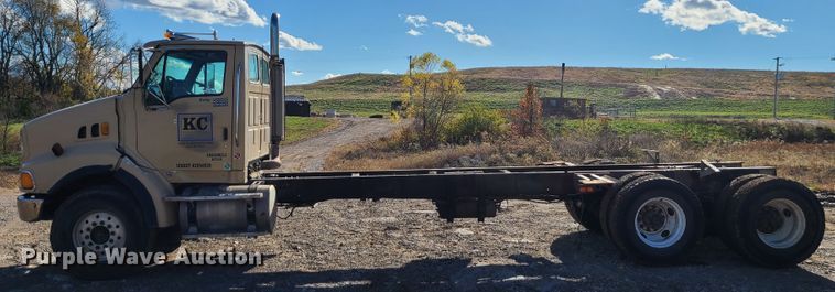 image for item GO9499 2007 Sterling L-Line  truck cab and chassis