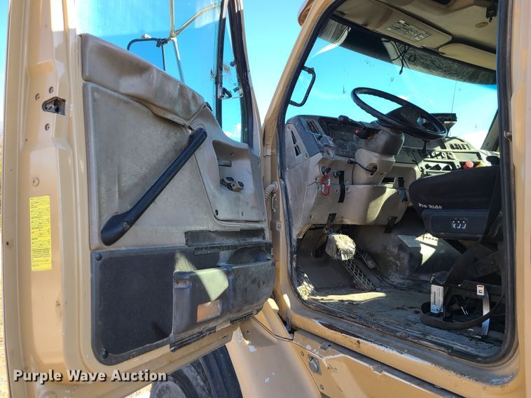 image for item GO9499 2007 Sterling L-Line  truck cab and chassis