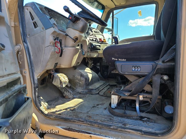 image for item GO9499 2007 Sterling L-Line  truck cab and chassis