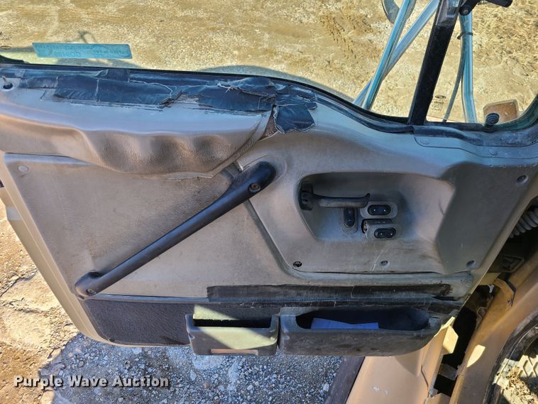 image for item GO9499 2007 Sterling L-Line  truck cab and chassis