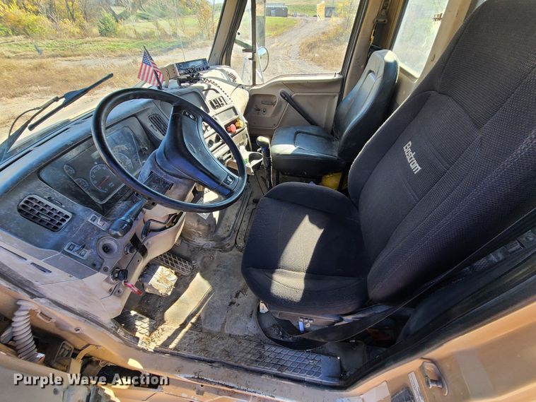 image for item GO9499 2007 Sterling L-Line  truck cab and chassis