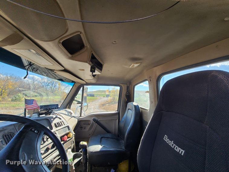 image for item GO9499 2007 Sterling L-Line  truck cab and chassis