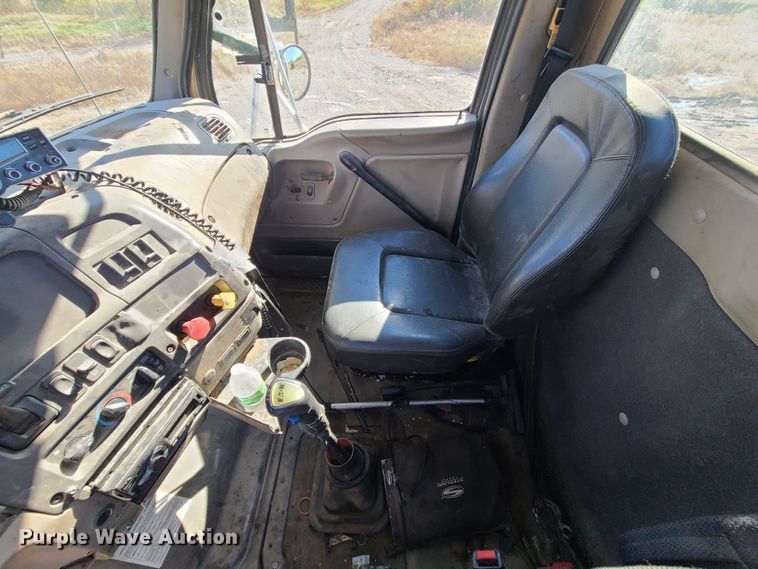 image for item GO9499 2007 Sterling L-Line  truck cab and chassis