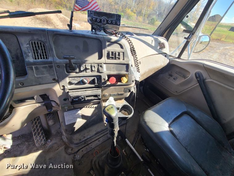 image for item GO9499 2007 Sterling L-Line  truck cab and chassis