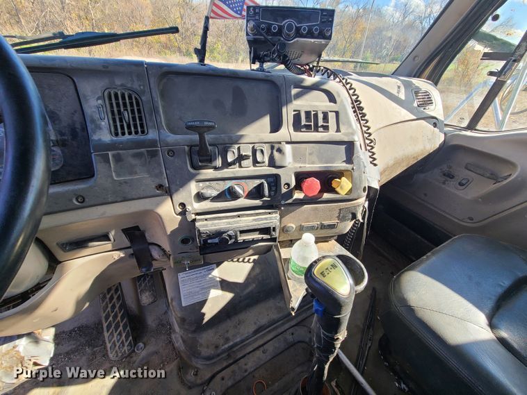 image for item GO9499 2007 Sterling L-Line  truck cab and chassis