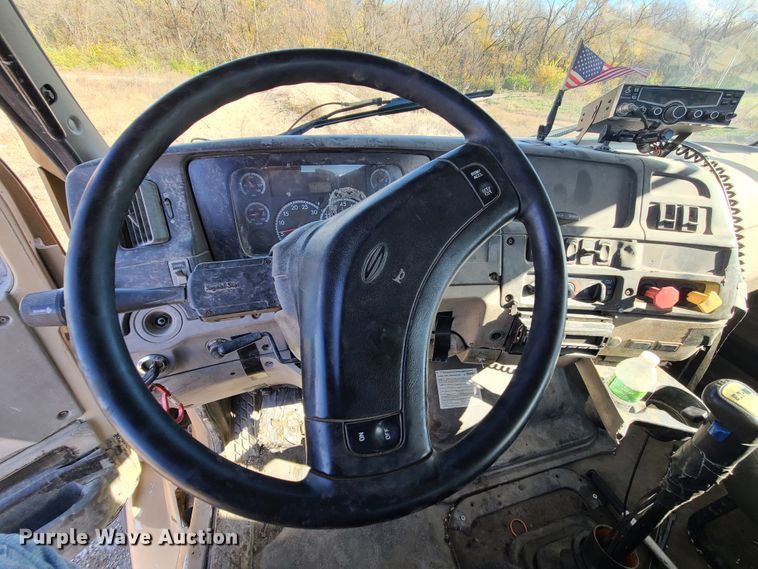 image for item GO9499 2007 Sterling L-Line  truck cab and chassis