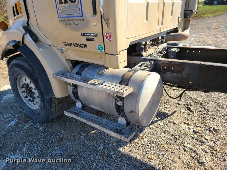 image for item GO9499 2007 Sterling L-Line  truck cab and chassis