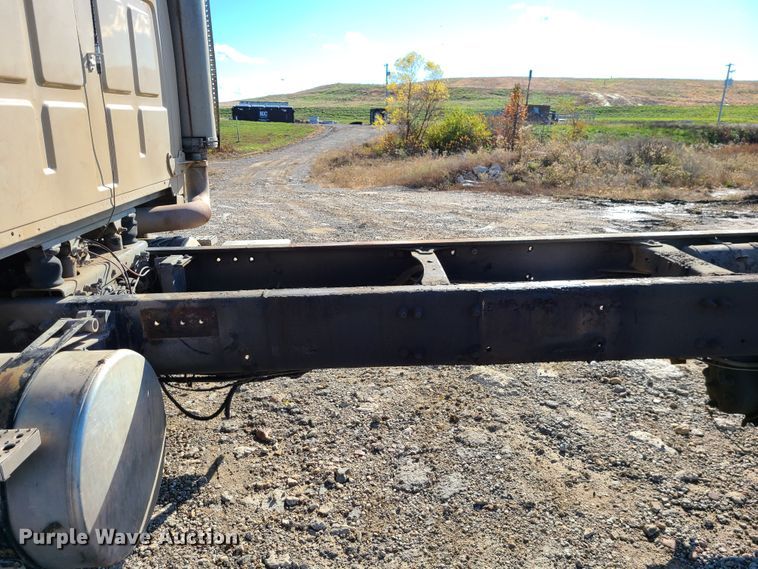 image for item GO9499 2007 Sterling L-Line  truck cab and chassis