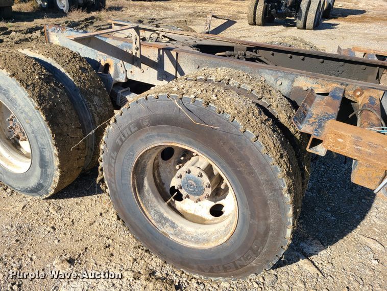 image for item GO9499 2007 Sterling L-Line  truck cab and chassis