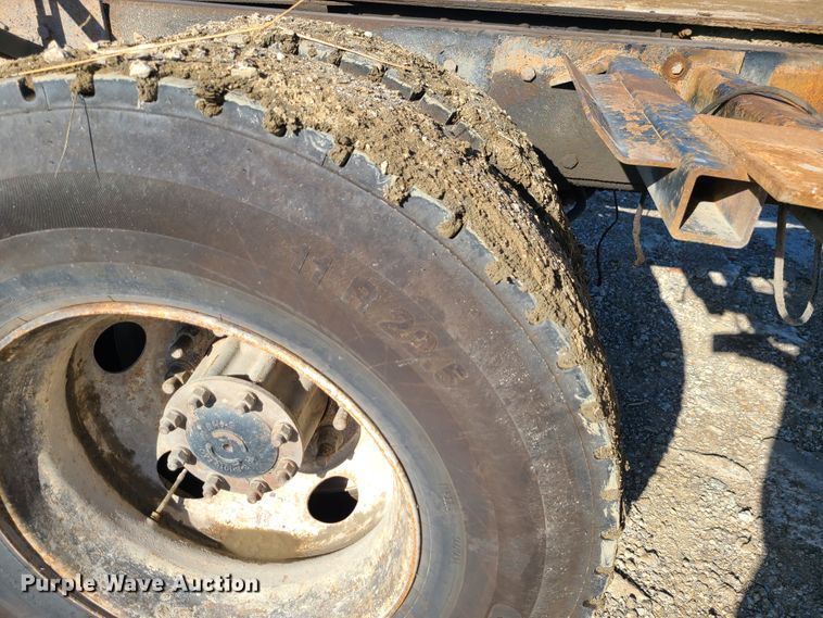 image for item GO9499 2007 Sterling L-Line  truck cab and chassis