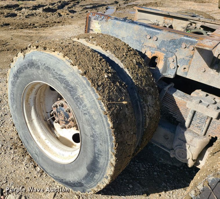 image for item GO9499 2007 Sterling L-Line  truck cab and chassis