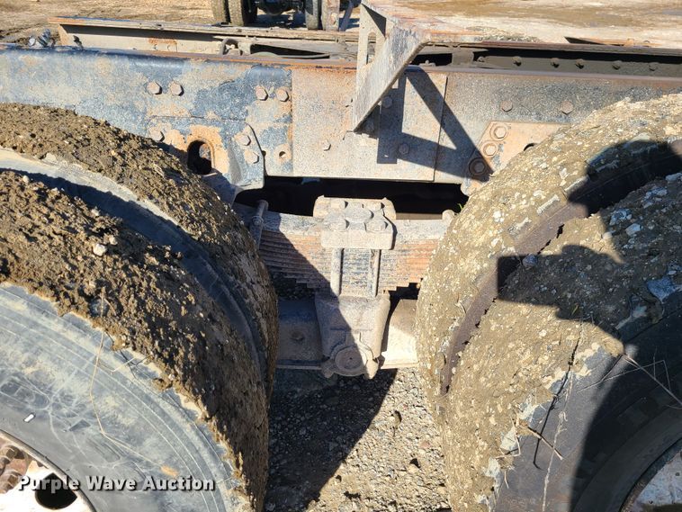 image for item GO9499 2007 Sterling L-Line  truck cab and chassis