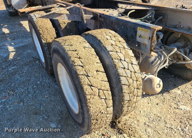 image for item GO9499 2007 Sterling L-Line  truck cab and chassis