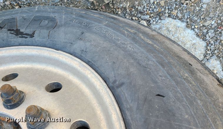 image for item GO9499 2007 Sterling L-Line  truck cab and chassis