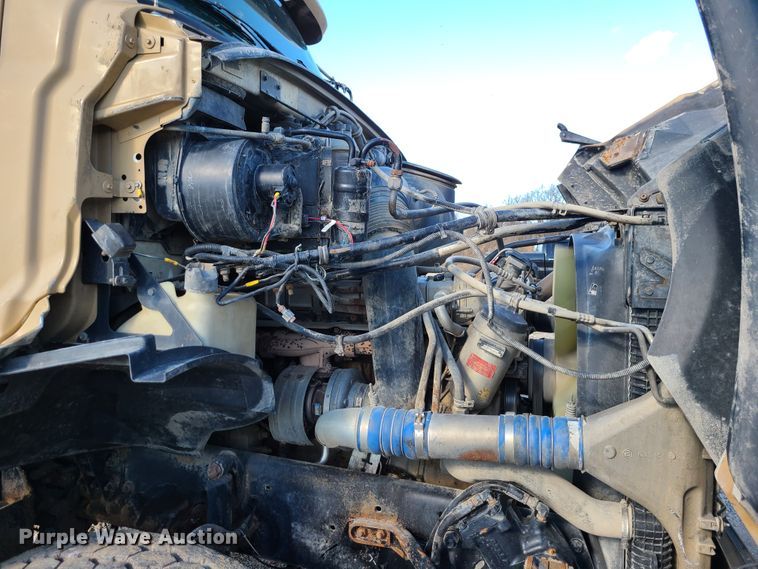 image for item GO9499 2007 Sterling L-Line  truck cab and chassis