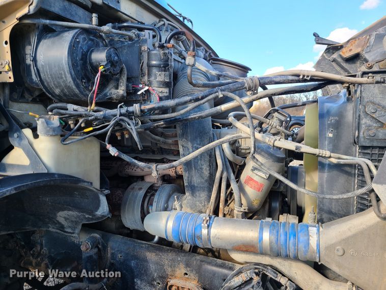 image for item GO9499 2007 Sterling L-Line  truck cab and chassis