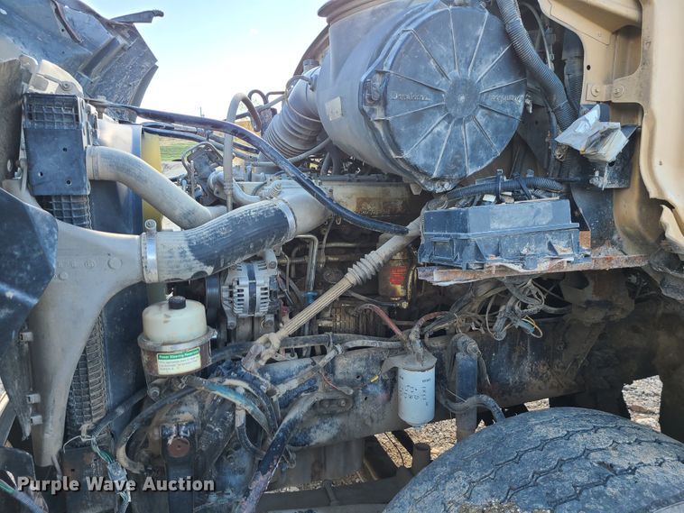 image for item GO9499 2007 Sterling L-Line  truck cab and chassis