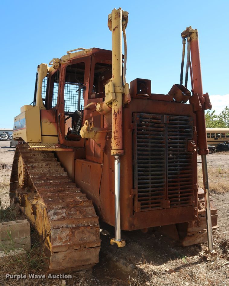 image for item HK9745 1988 Caterpillar D6H  dozer