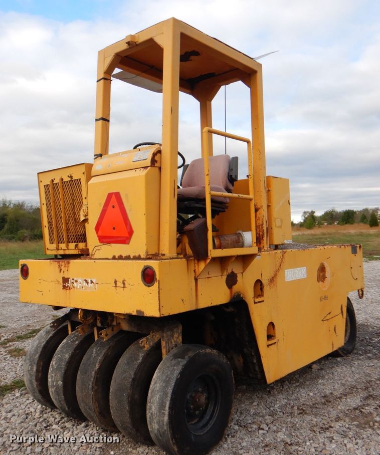 image for item HT9486 1988 Ingram 9-2800-PA  pneumatic roller