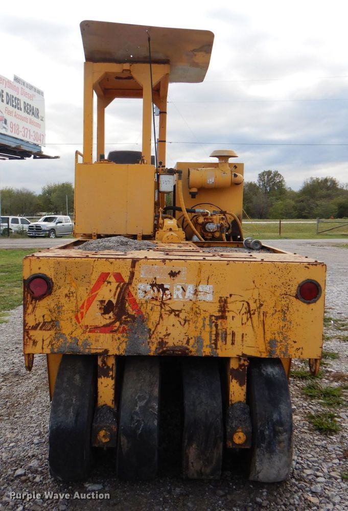 image for item HT9486 1988 Ingram 9-2800-PA  pneumatic roller