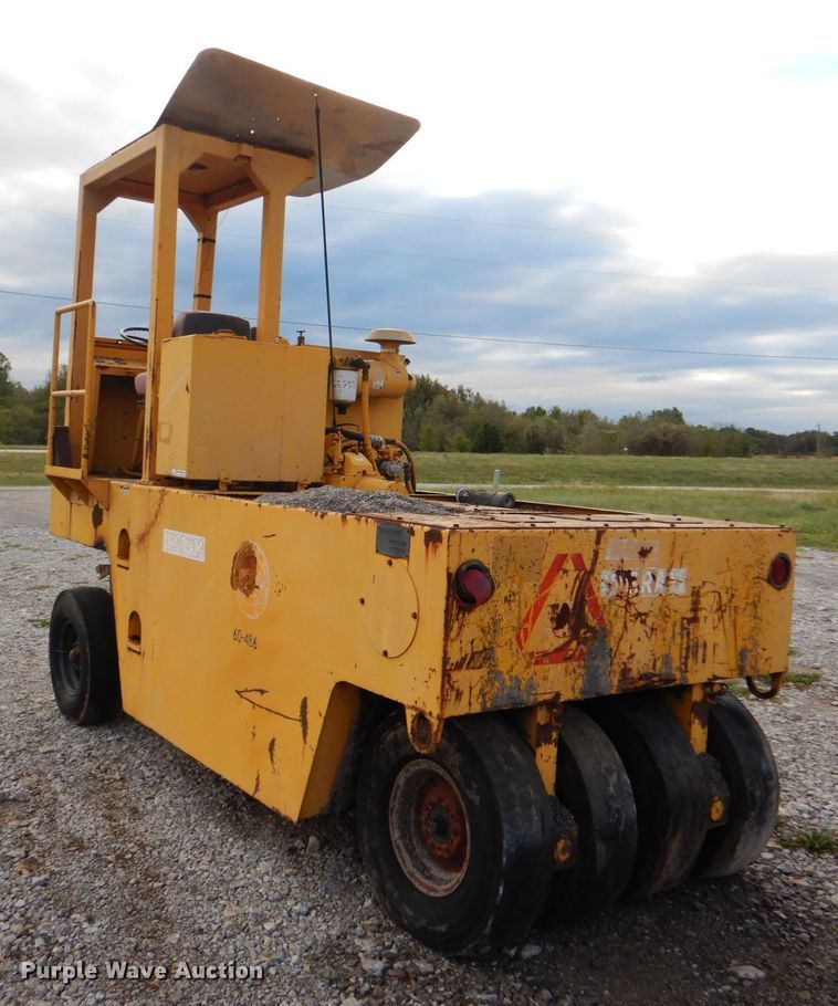 image for item HT9486 1988 Ingram 9-2800-PA  pneumatic roller