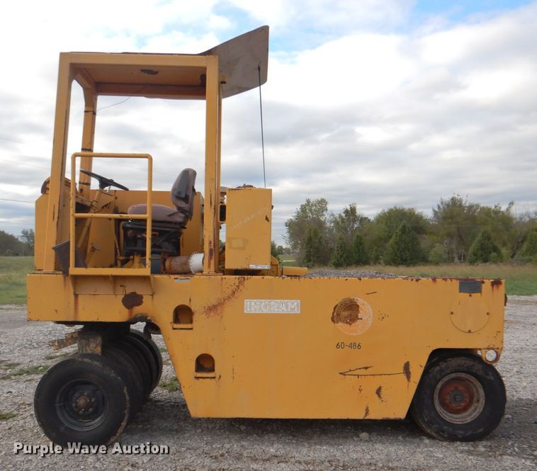 image for item HT9486 1988 Ingram 9-2800-PA  pneumatic roller